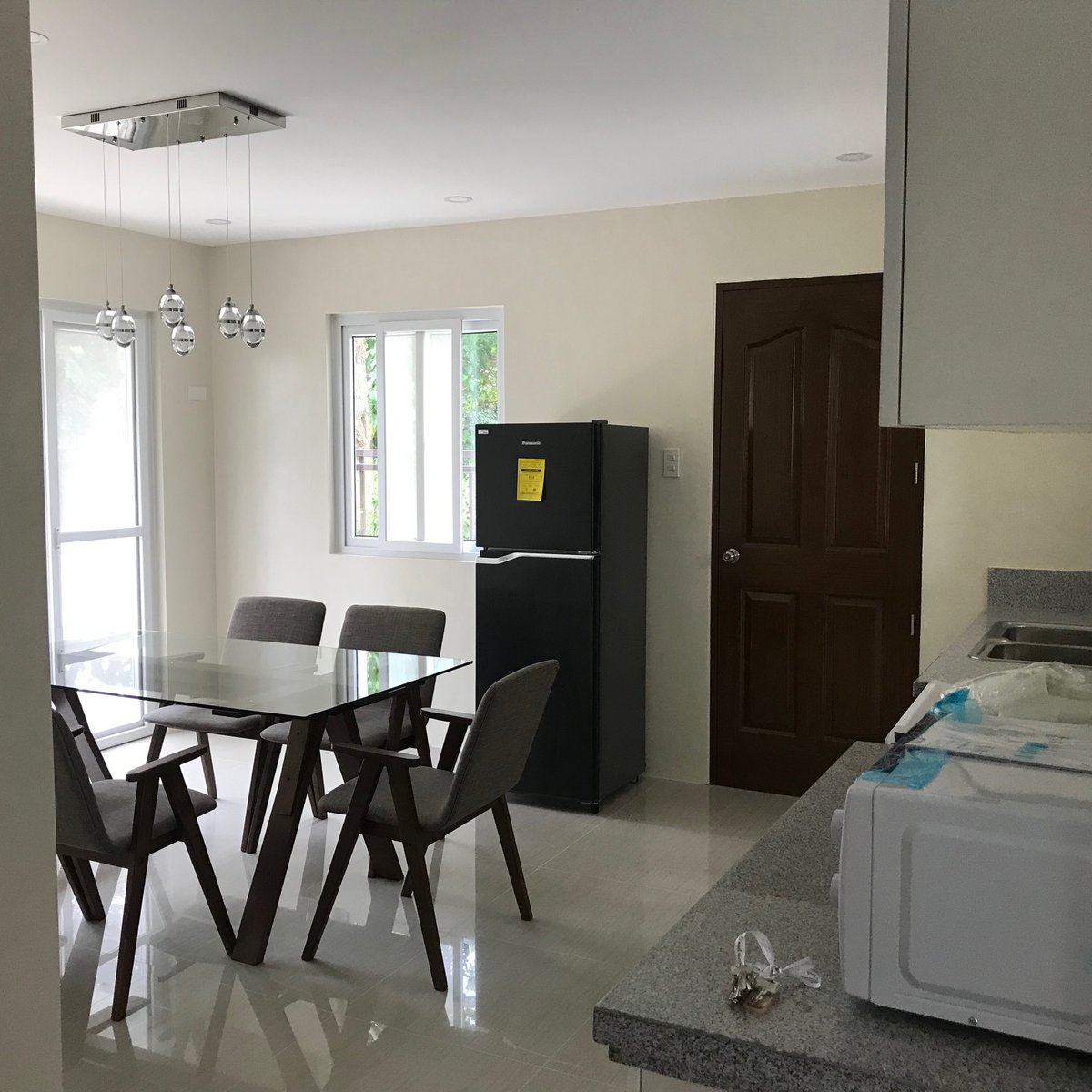 3 bedroom House & Lot For RENT in SilangTagaytay golf course view