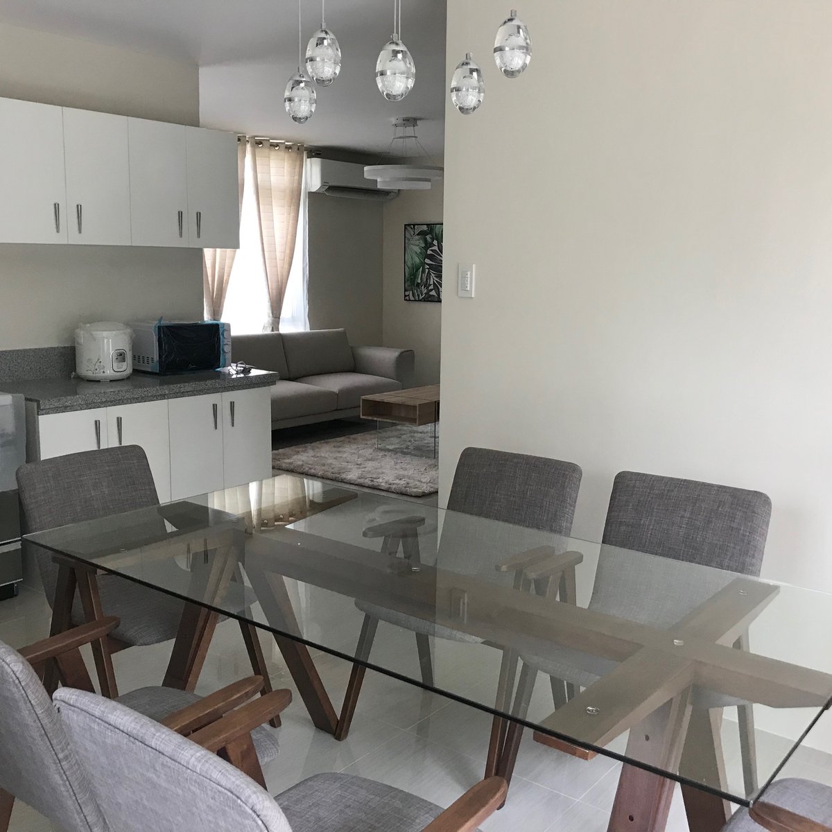 House & Lot For RENT in SilangTagaytay with golf course view [House