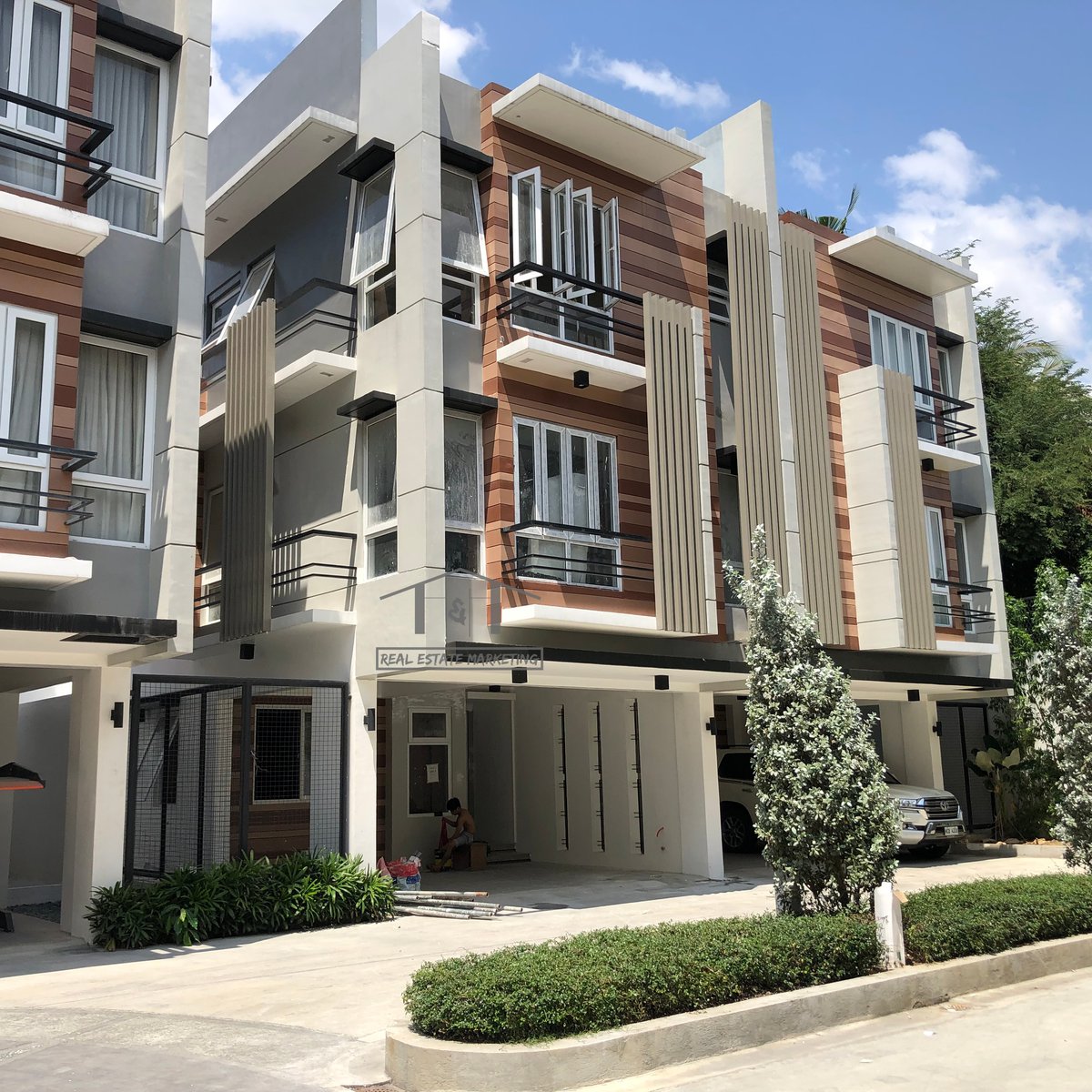 3 BEDROOMS TOWNHOUSE IN TANDANG SORA NEAR CONGRESSIONAL QUEZON CITY