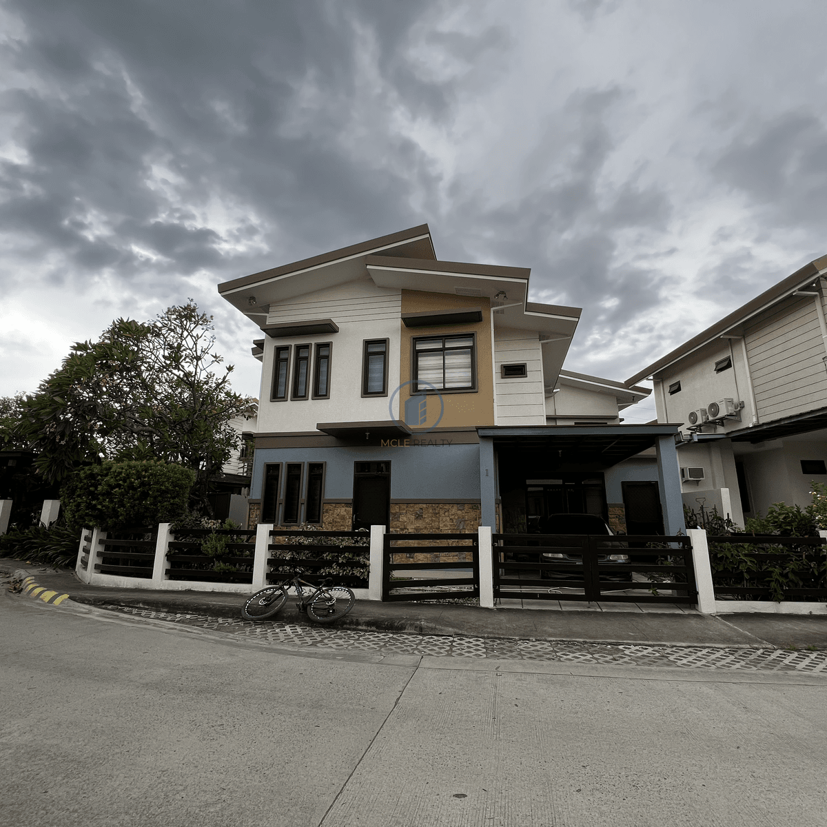 Corner lot. Good as new House & Lot at Damosa Fairlane. Davao City