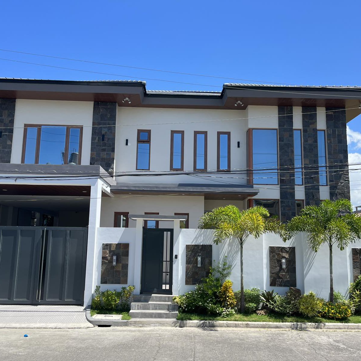 Brand New Modern House for sale in Multinational Village Parañaque
