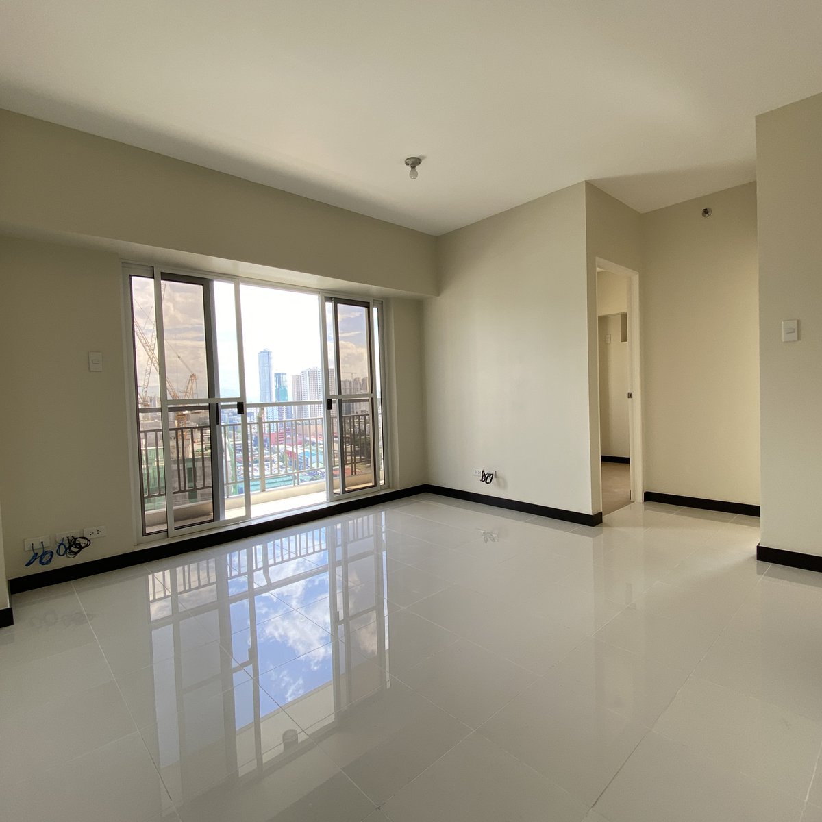 3 bedroom condo house for rent in torre De manila in taft near LRT