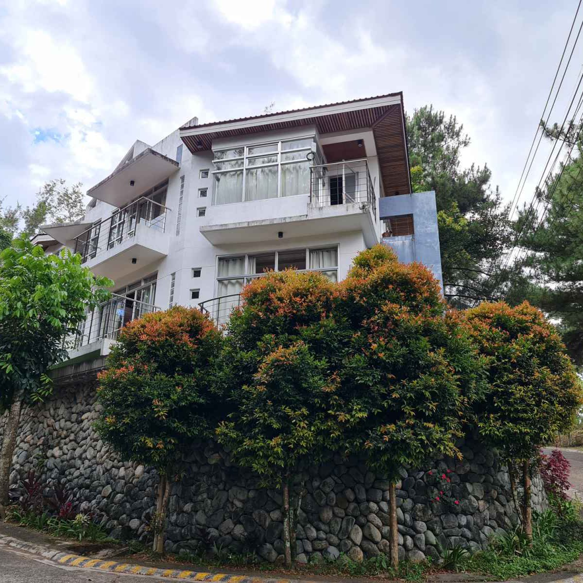 House at Richgate Square Camp 7 Baguio City [House and Lot 🏘️] (January