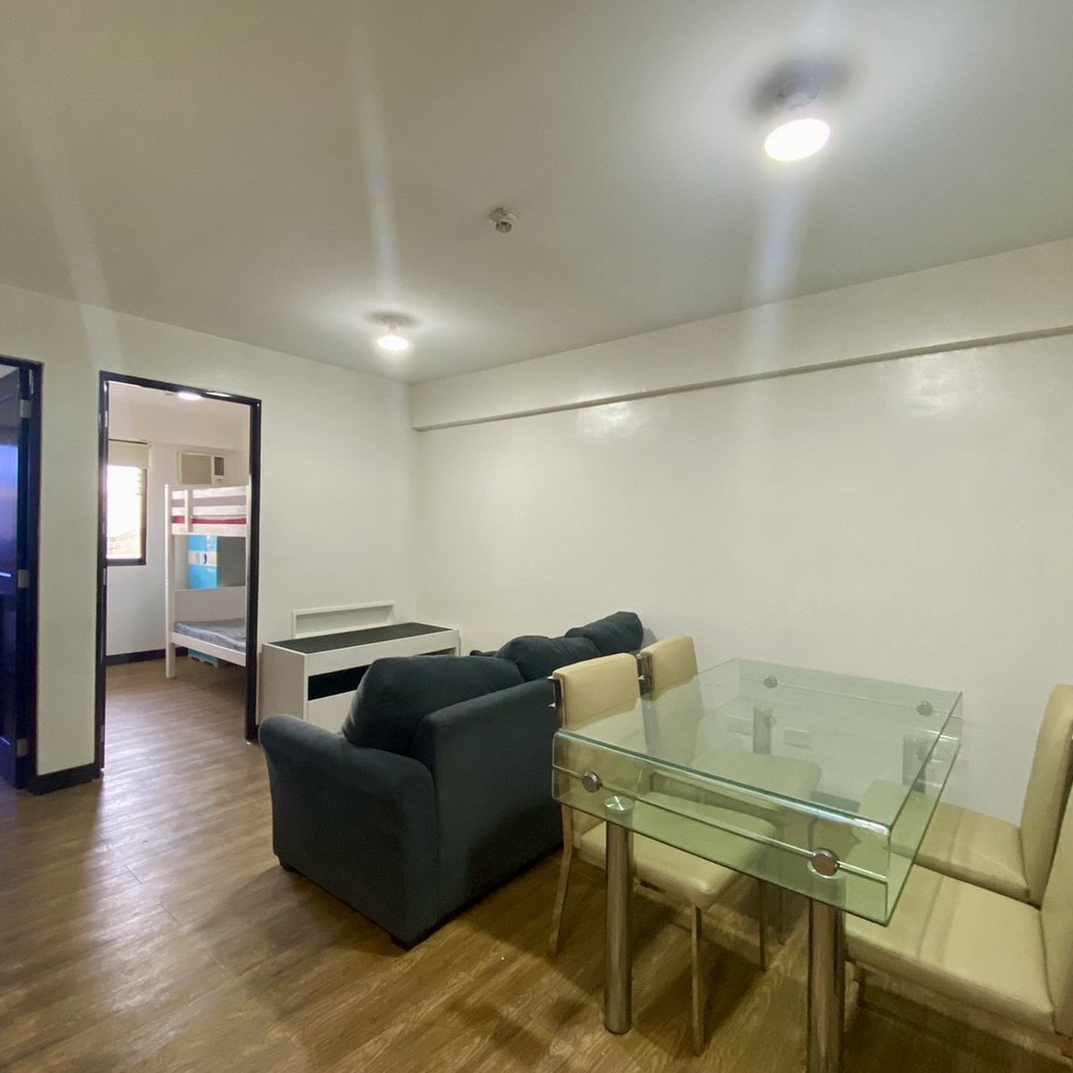 For lease 2 bedroom unit at Magnolia Place Tandang Sora Avenue [Condo 🏙