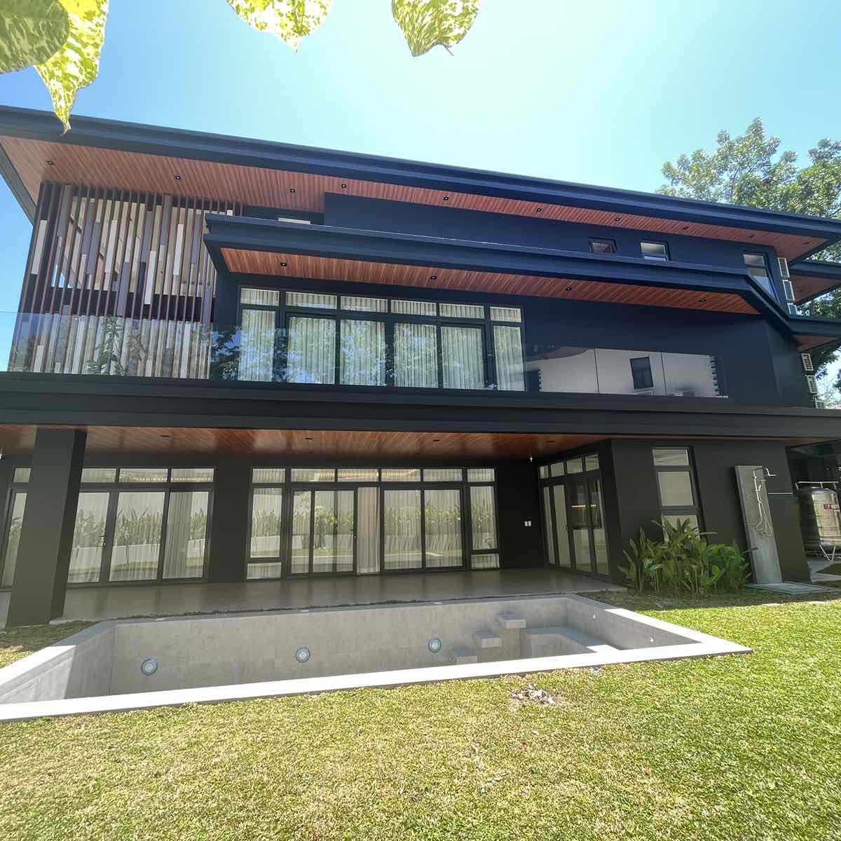 Luxurious Ayala Alabang 5 Bedroom House for Sale in Muntinlupa [House