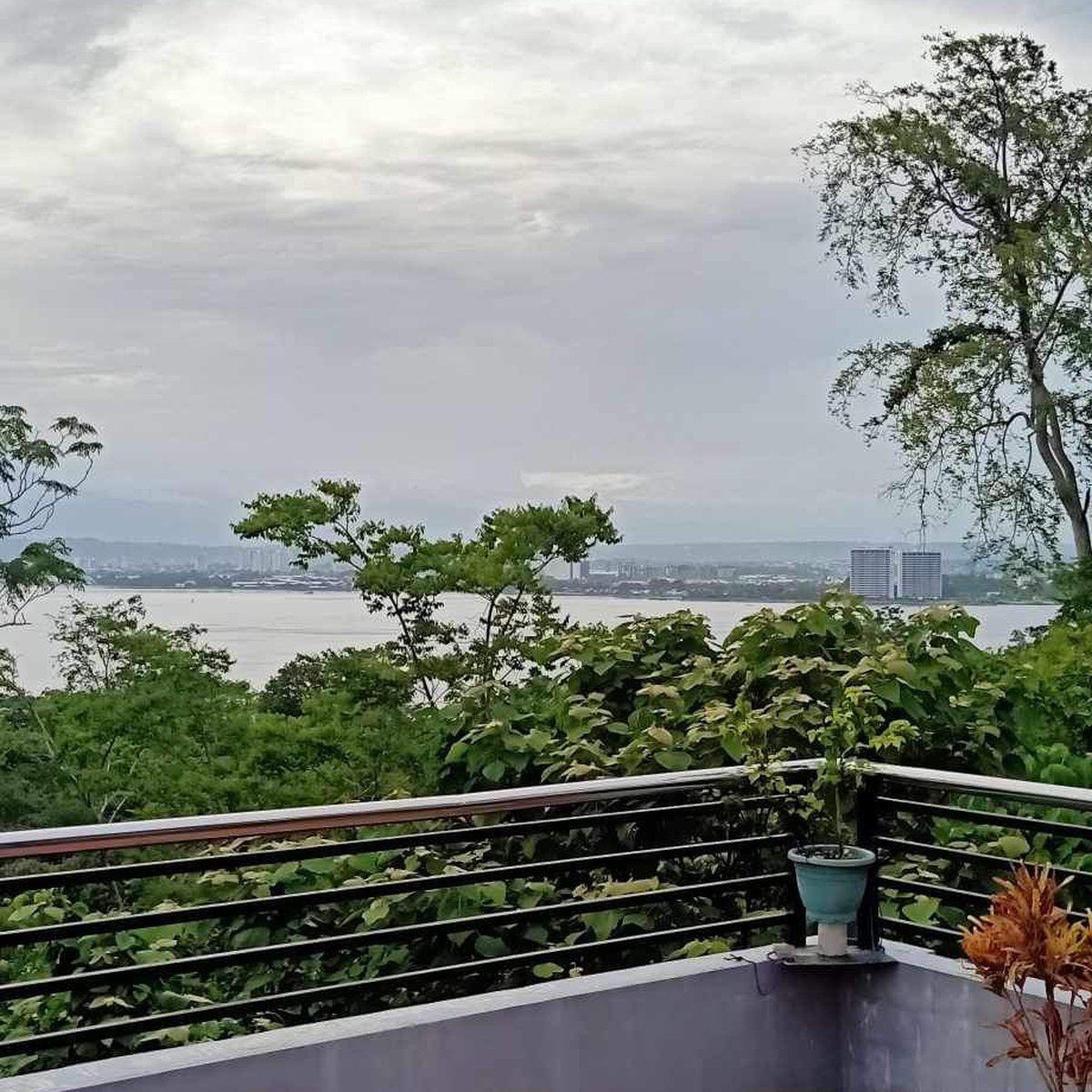 House with a Panoramic View of the Sea For Sale in Samal Island [House