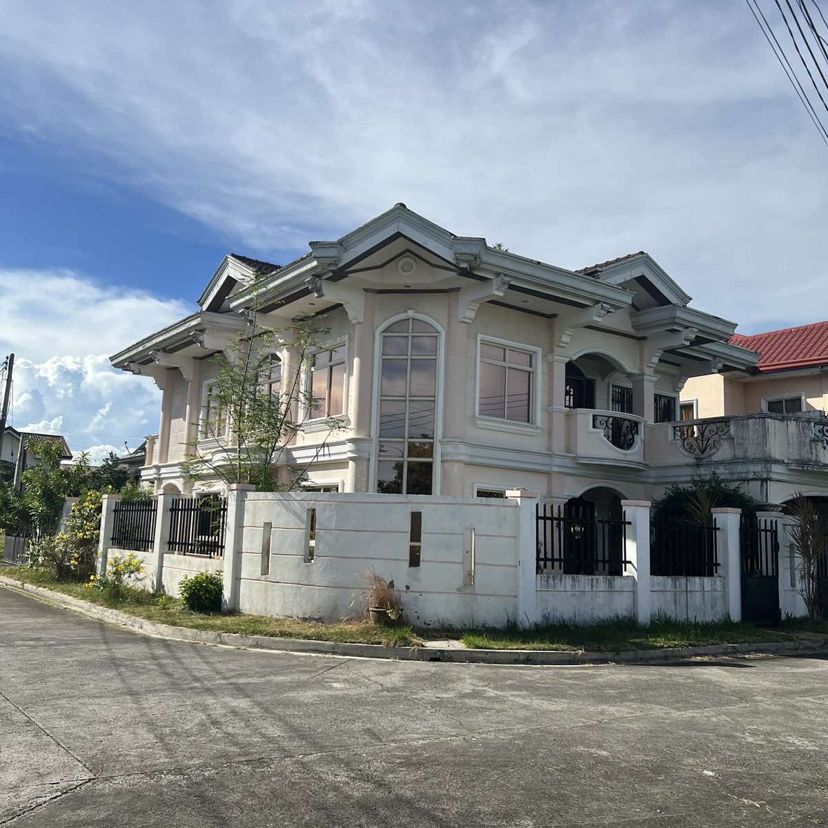 4bedroom Single Detached House For Sale in Iloilo City Iloilo [House