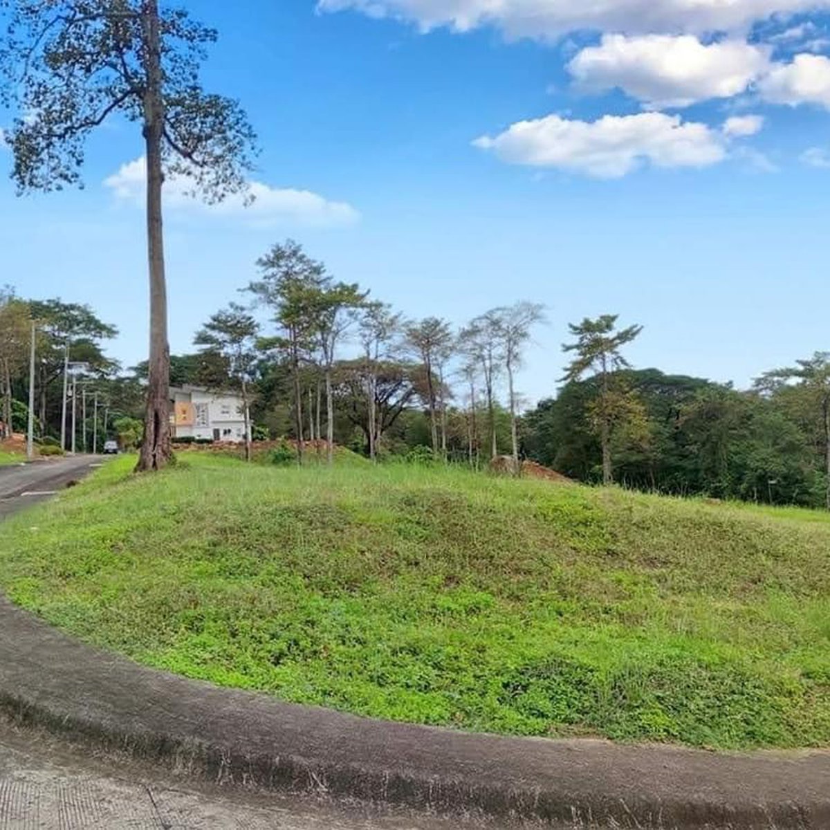 HIGH END RESIDENTIAL LOT FOR SALE WITH VIEW IN ANGONO, RIZAL [Lot 🚜] (September 2024) in Angono