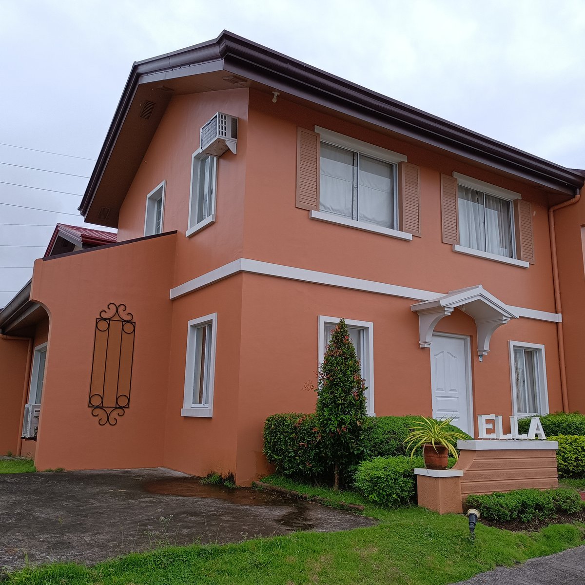 House and Lot in Pili Camarines Sur 2storey 5 bedroom 100sqm [House