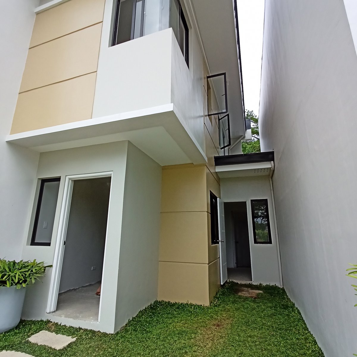 Pre selling House and lot in Binan, Laguna [House and Lot 🏘️] (July