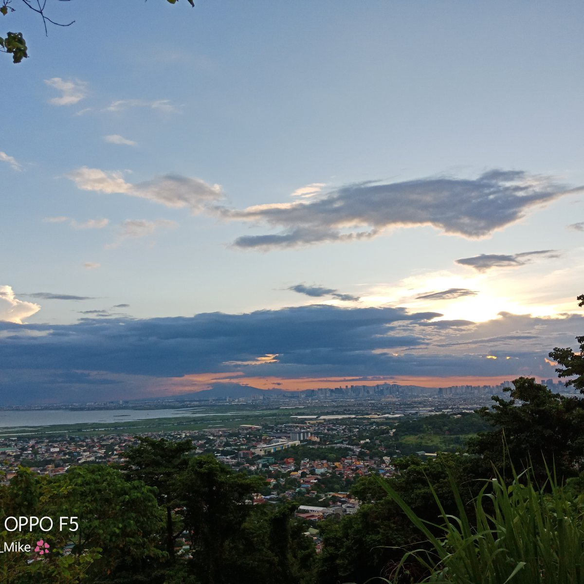 Residential/ Commercial Lots for sale in AngonoBinangonan Rizal [Lot 🚜