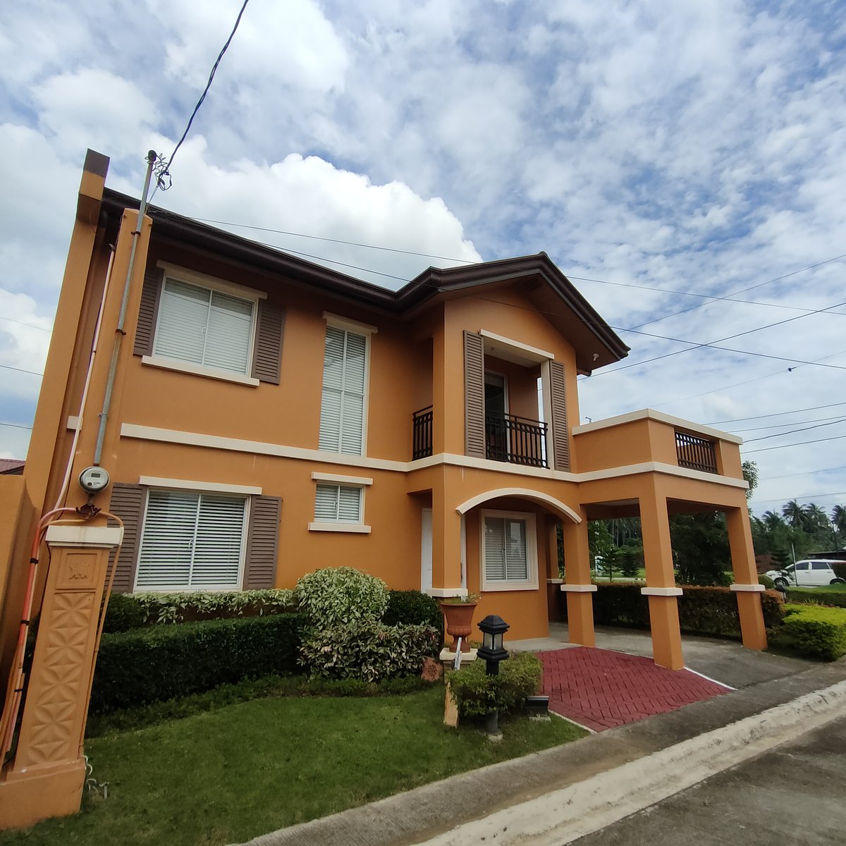 5-bedroom Single Detached House For Sale in Santo Tomas Batangas