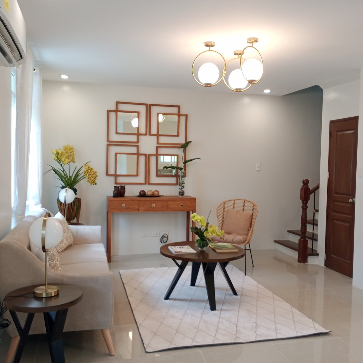 3 bedroom House & Lot For RENT in SilangTagaytay golf course view