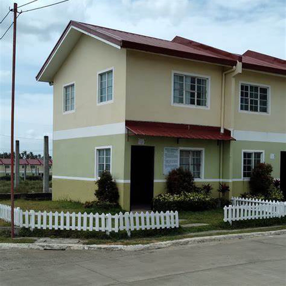 Affordable Townhouse for sale in Alaminos Laguna Thru Pagibig [House