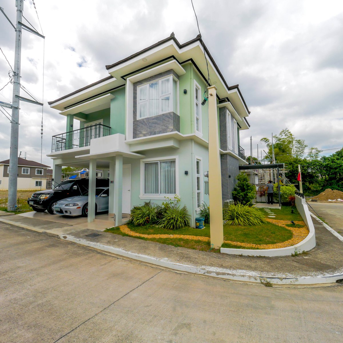 5 Bedroom Single Detach House near Dela Salle University Dasmariñas