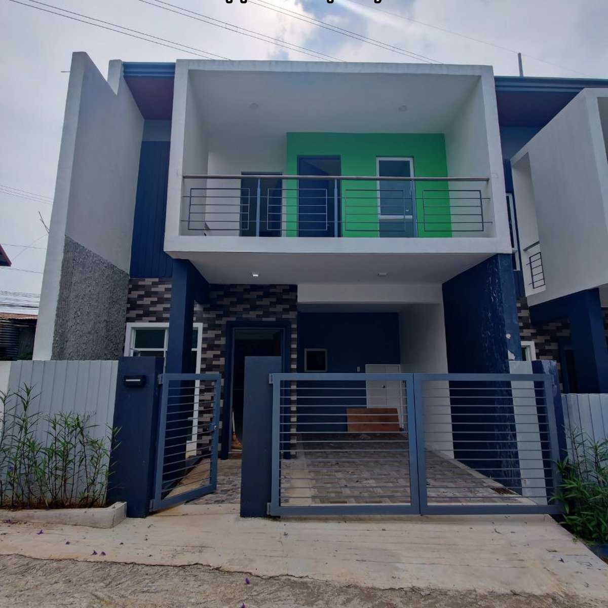 House for sale in Vicas in caloocan near Nova QC thru Pagibig and bank