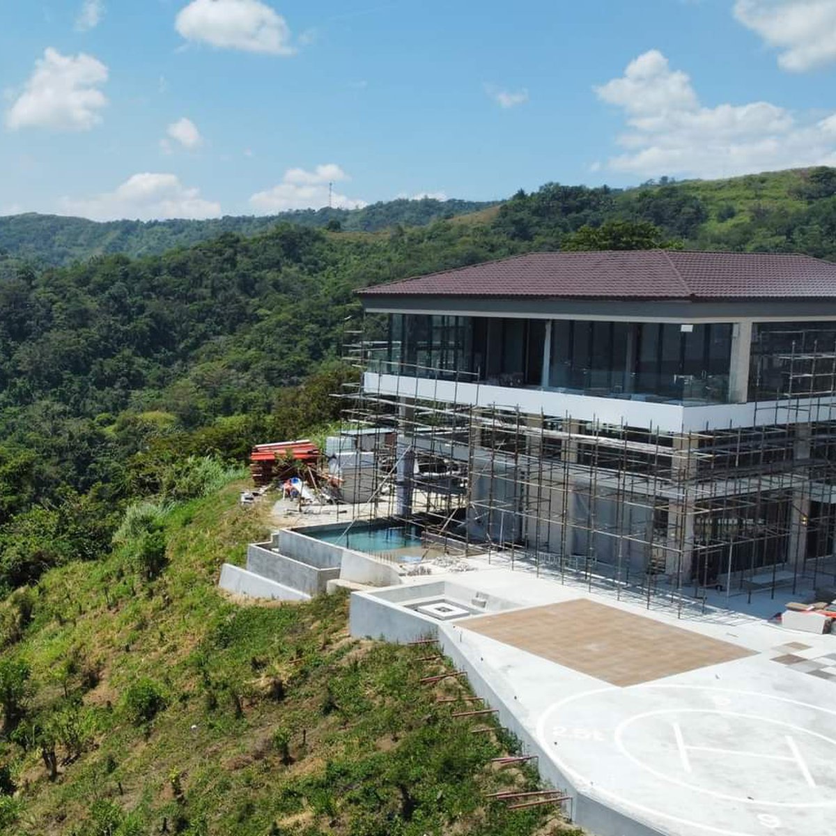 Modern House for sale in Tagaytay Cavite [House and Lot 🏘️] (July 2023