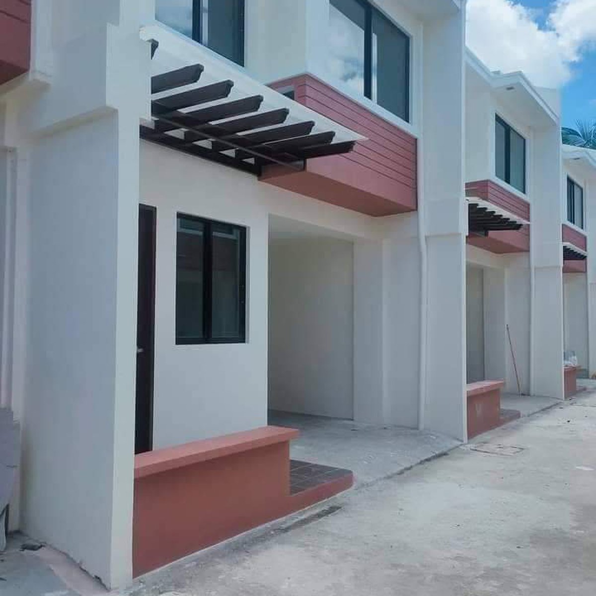 4bedroom Townhouse Rent to own in Pajo LapuLapu (Opon) Cebu [House