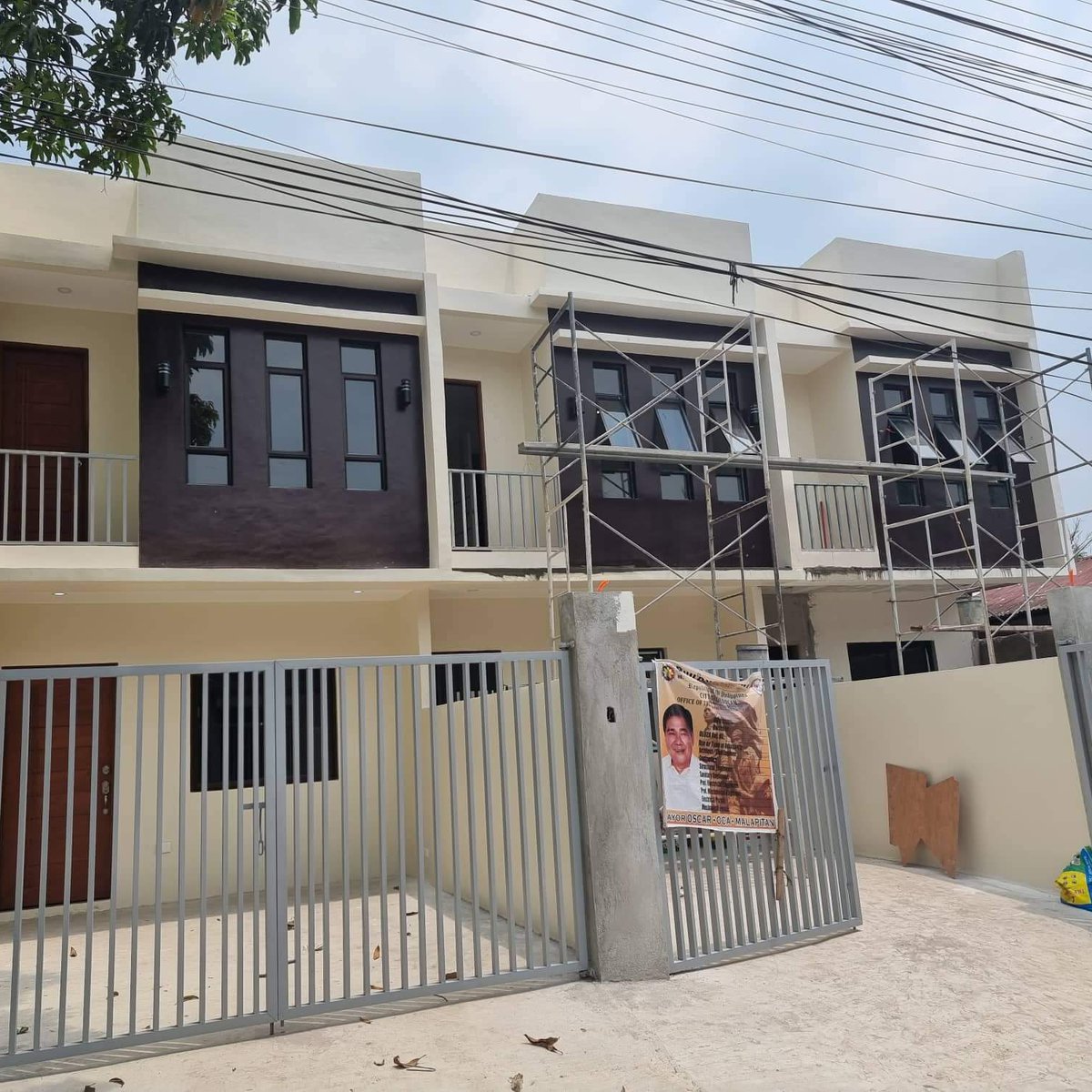 Modern Townhouse in Caloocan City for Sale [House and Lot 🏘️] (March