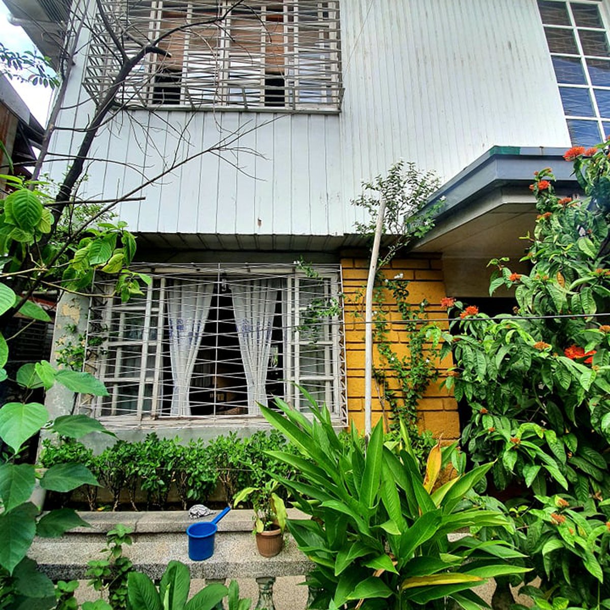 House & Lot for Sale at Sta. Mesa, Manila [House and Lot 🏘️] (August