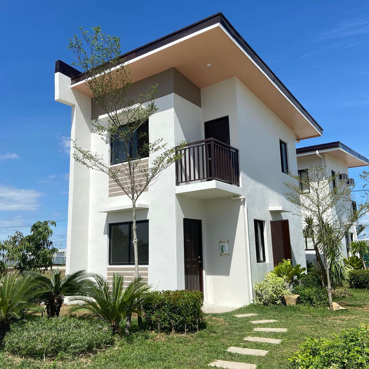 Single attached house and lot for sale in Cabuyao Laguna