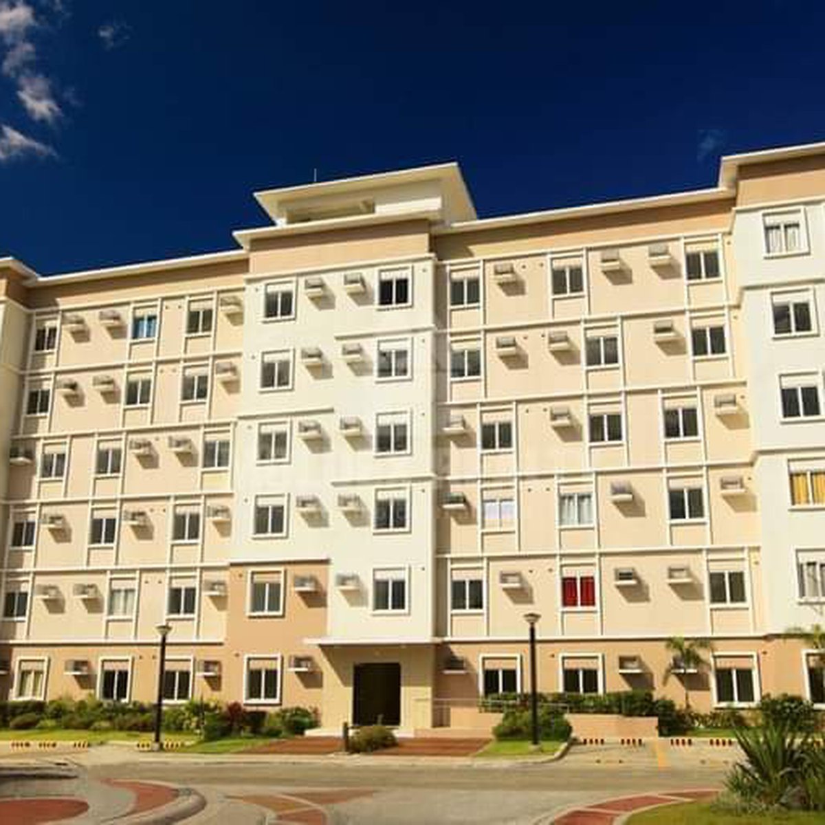 CONDO IN VALENZUELA ALONG HIGHWAY NEAR TERMINAL [Condo 🏙️] (August 2022