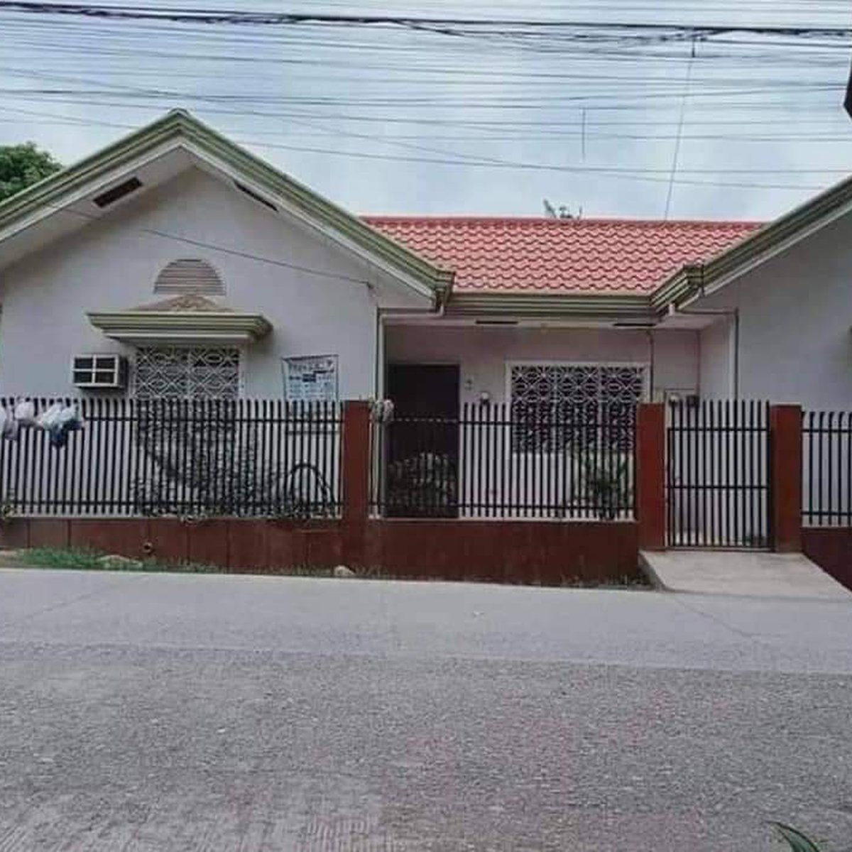 2bedroom Duplex / Twin House For Sale in Minglanilla Cebu [House and