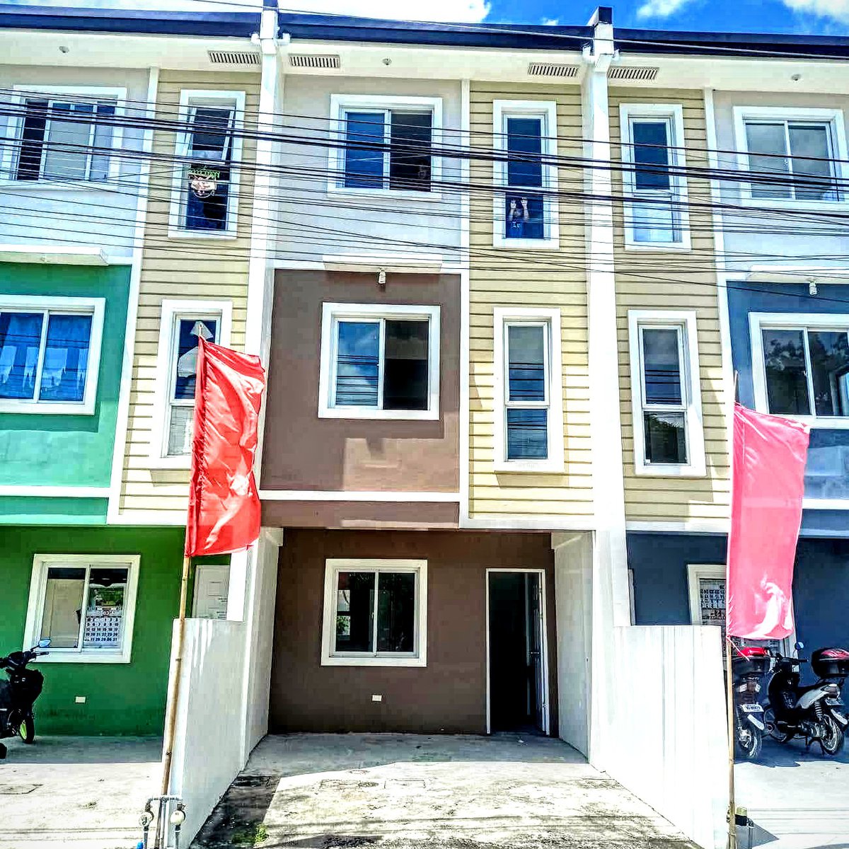 Townhouse For Sale in Treelane Villas Bucandala, Imus Cavite [House and