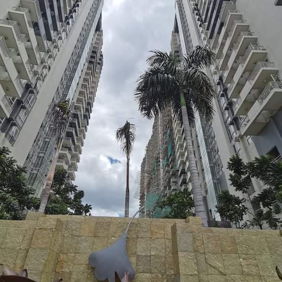 BiLevel 3 bedroom 25K monthly Condo for Sale Pasig Ortigas RFO/RTO