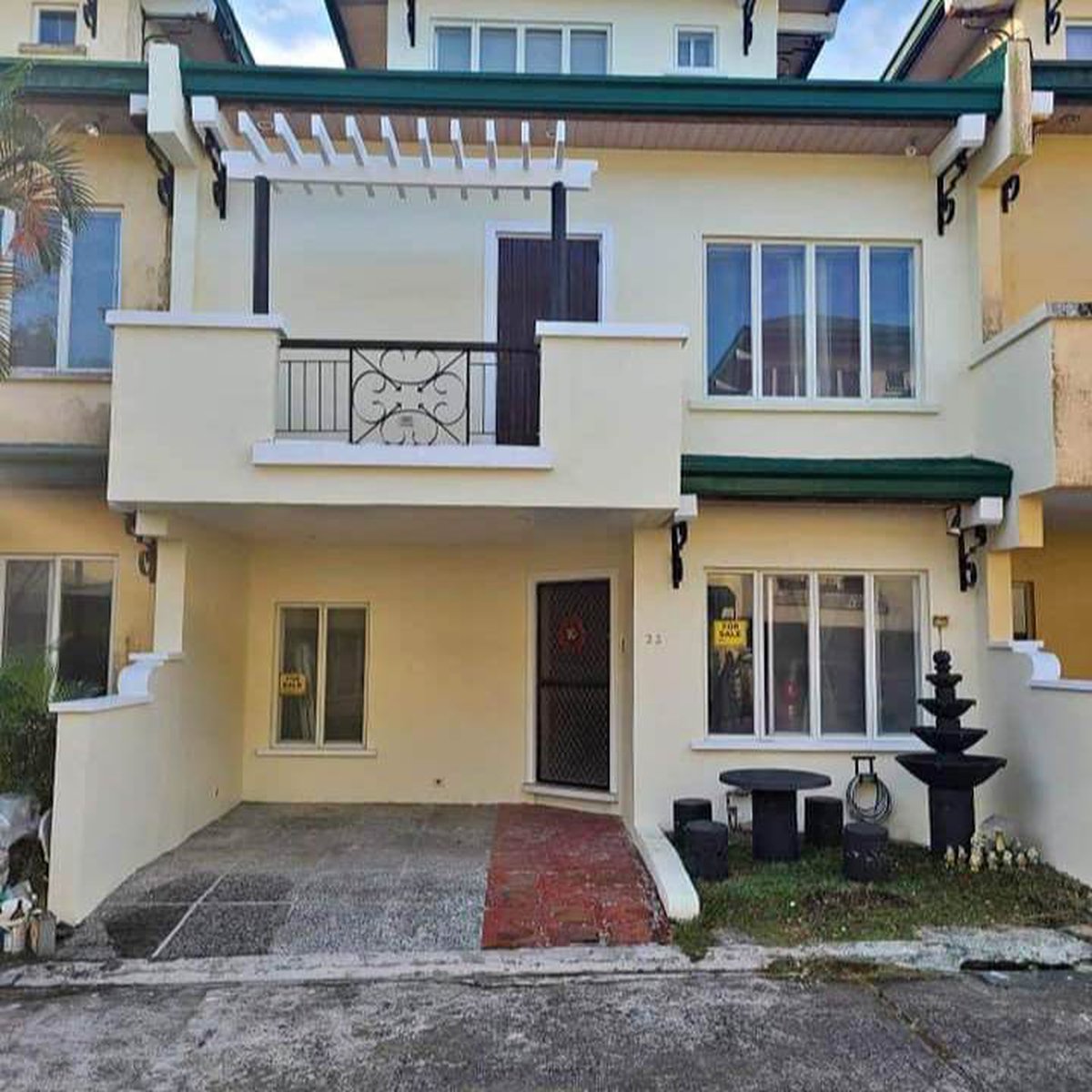 4 Bedroom Townhouse For Sale in Tagaytay City Cavite