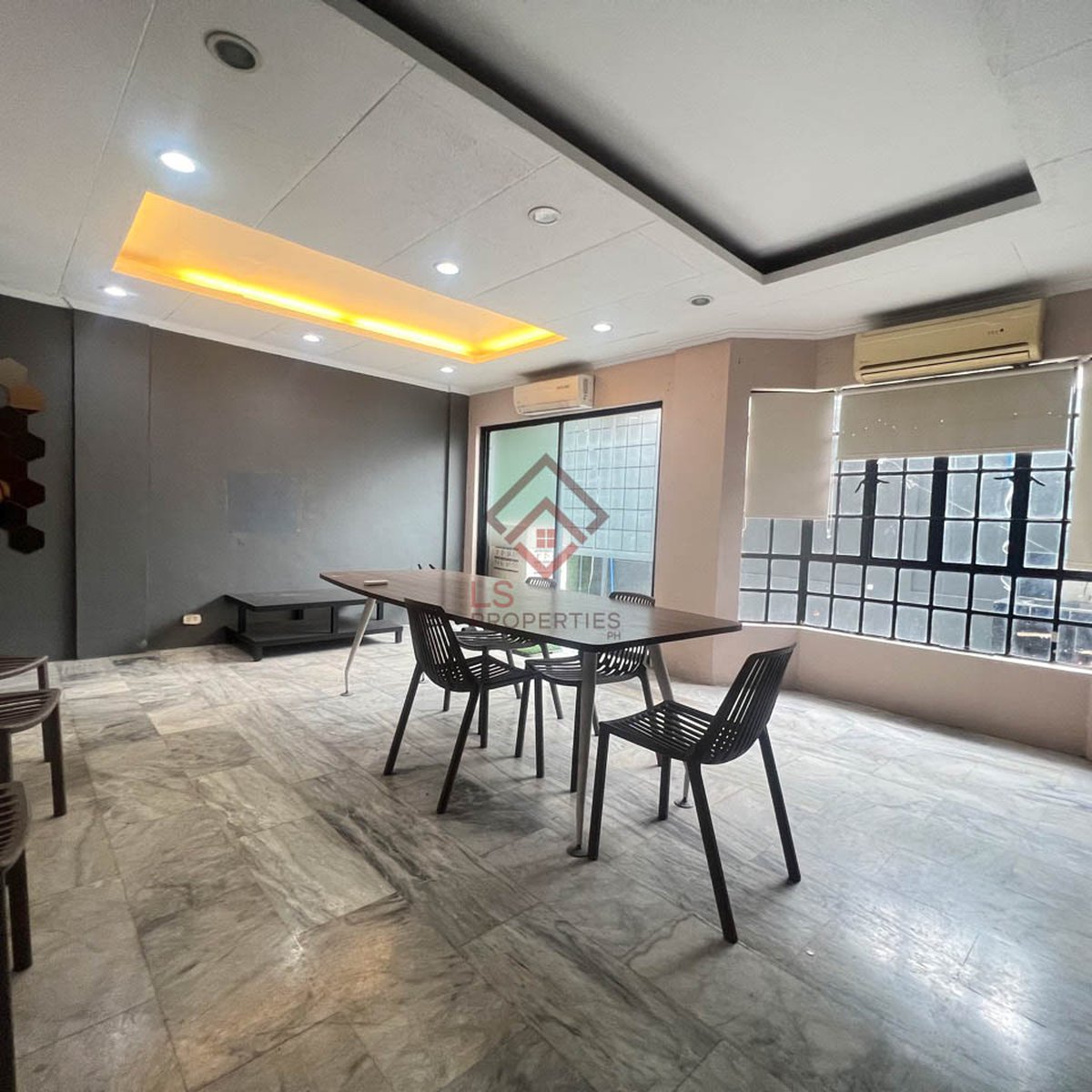 FOR RENT Semi Furnished Townhouse in New Manila, Quezon City [House and