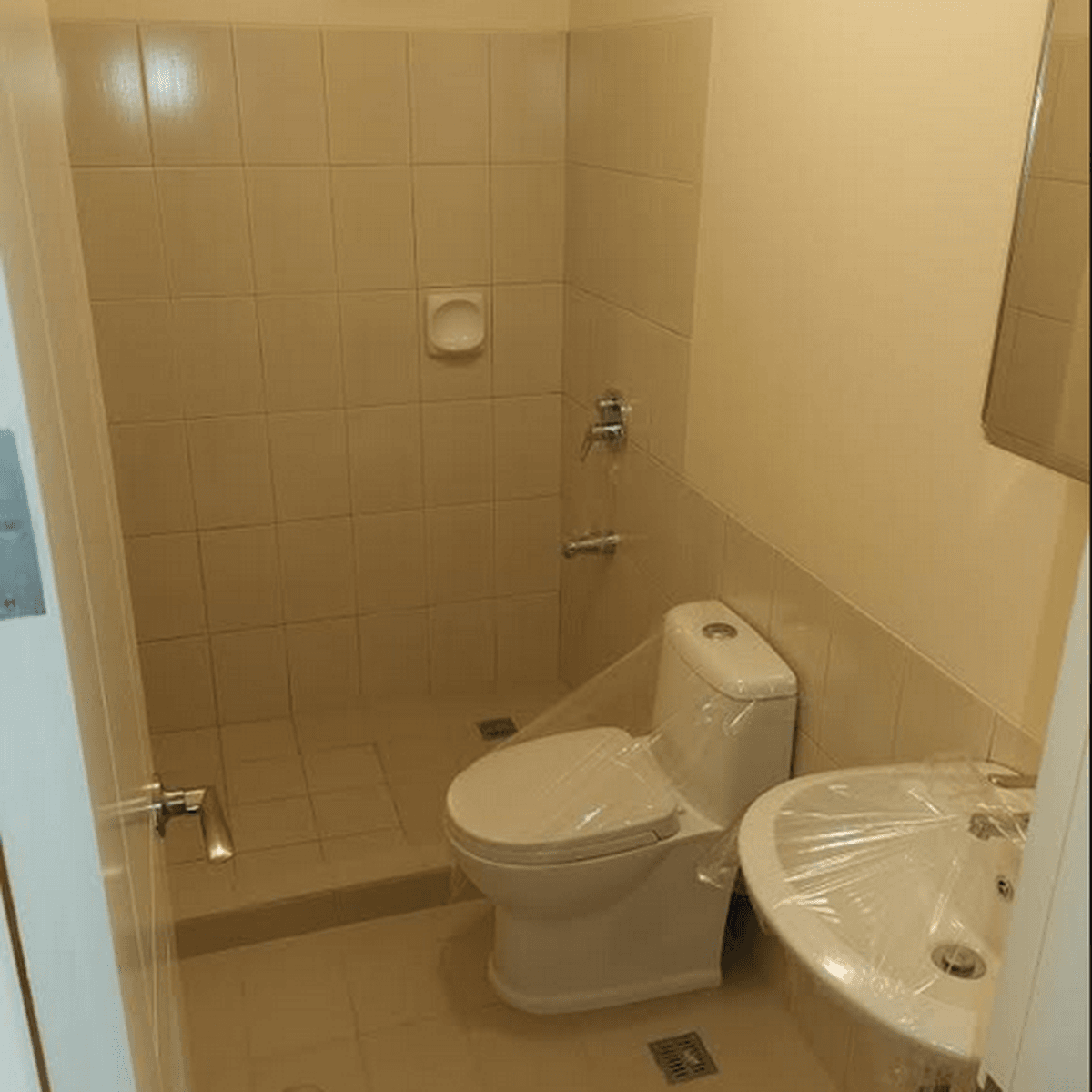 2 bedroom unit in torre de manila lower floor by dmci homes [Condo 🏙️