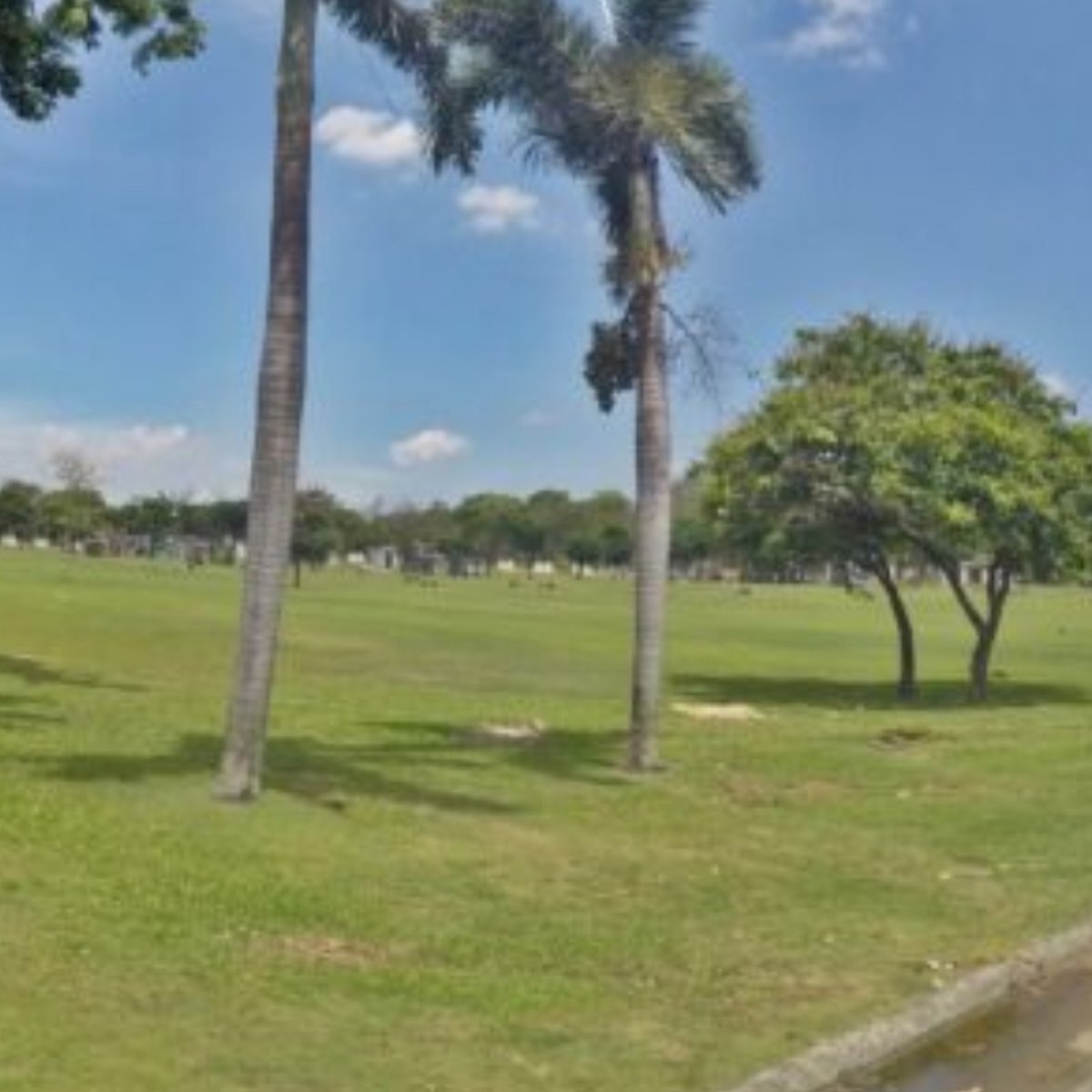 2 memorial lawn lots at Heritage Park, Taguig [Lot 🚜] (December 2023