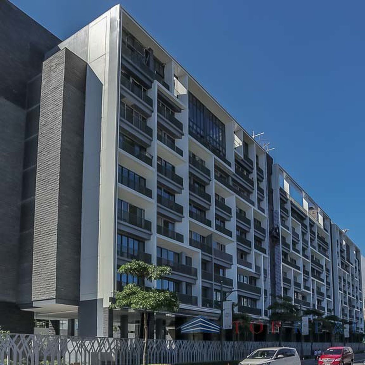 3 BEDROOM CONDO UNIT RENT TO OWN NEAR BGC READY FOR OCCUPANCY [Condo 🏙️