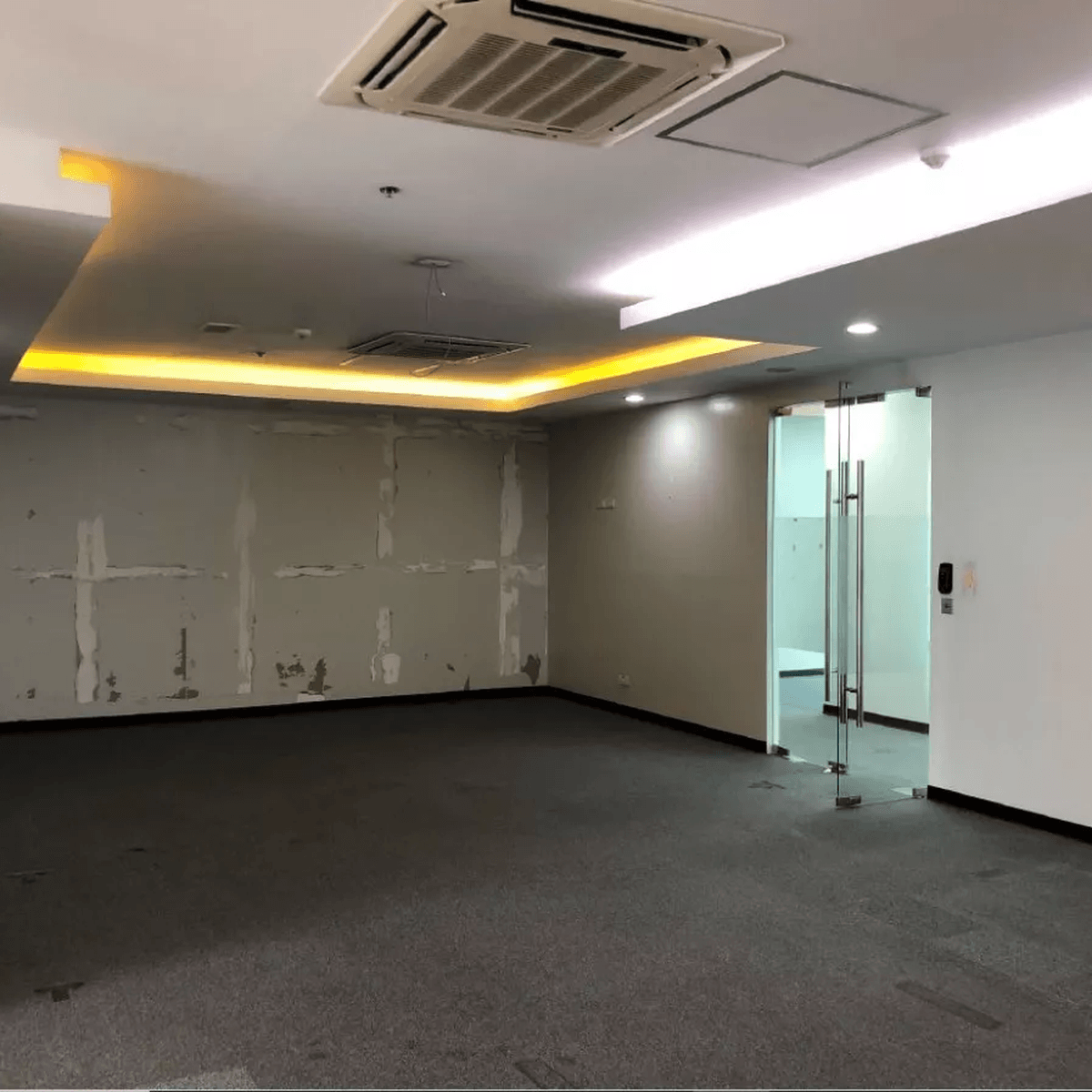 Office Space Rent Lease BGC Taguig Manila 1000 sqm Fitted