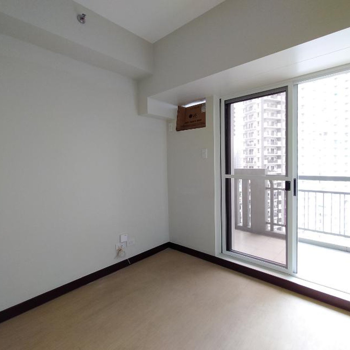 1 Bedroom Unfurnished Unit in Sheridan Towers, Sheridan St. Pasig City