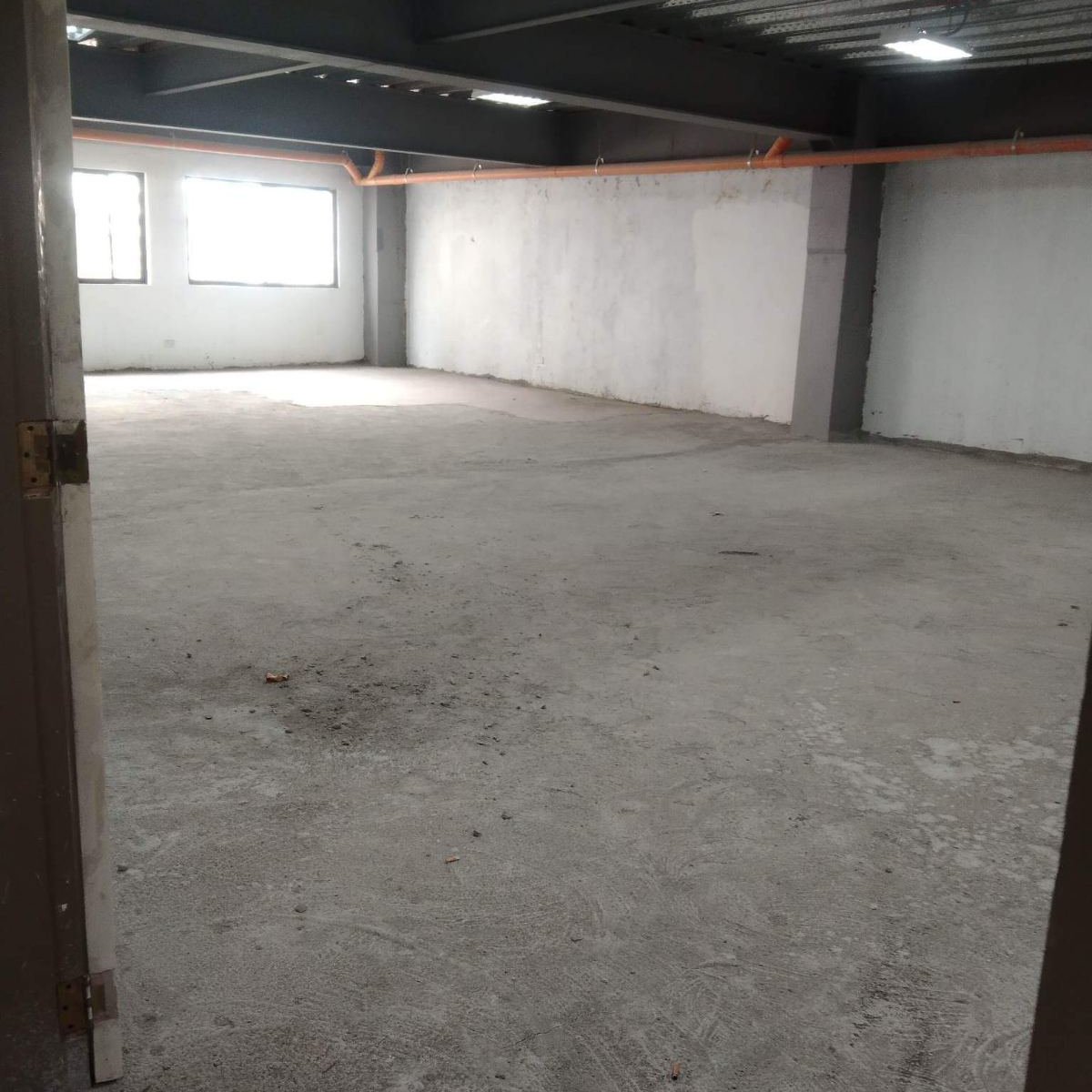100 sqm to 140 sqm 10 floor warehouse for Rent in Binondo Manila