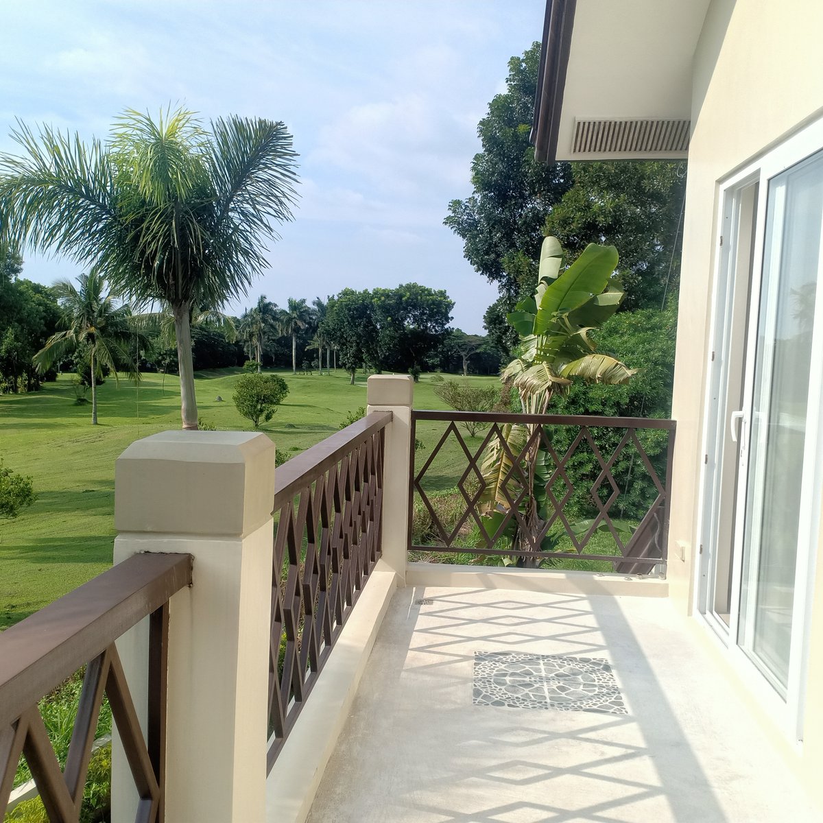 3BR Corner House & lot for RENT in Silang Tagaytay Golf Community