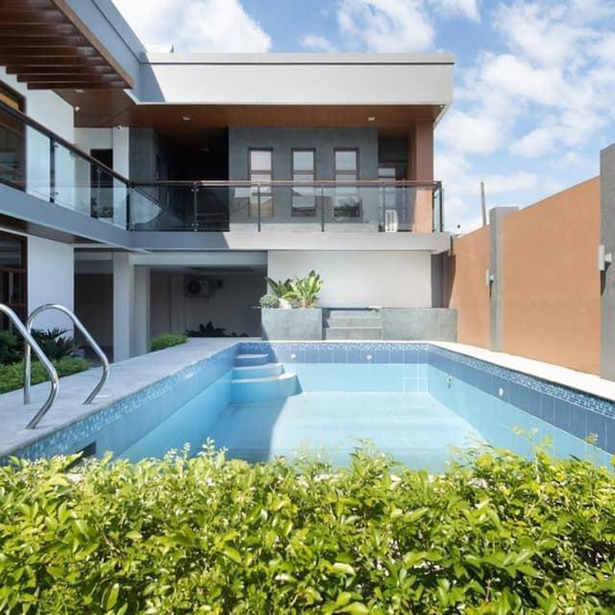 BF Homes Paranaque Metro Manila House For Rent with Pool [House and Lot