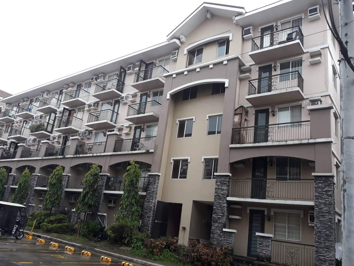 Selling undervalued deal Arezzo Place Pasig PHINMA Developer Location