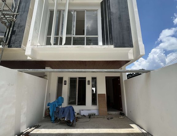 4-bedroom Townhouse For Sale in Antipolo Rizal