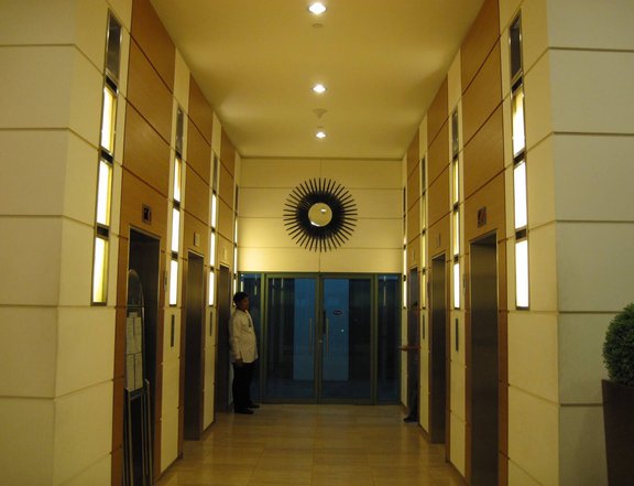 Luxury Studio Units in Central Mandaluyong's Greenfield District - Soho Central