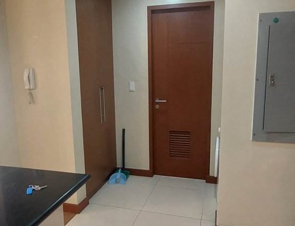 FOR RENT - 1 BEDROOM UNIT WITH PARKING AT LA VIE FLATS MUNTINLUPA