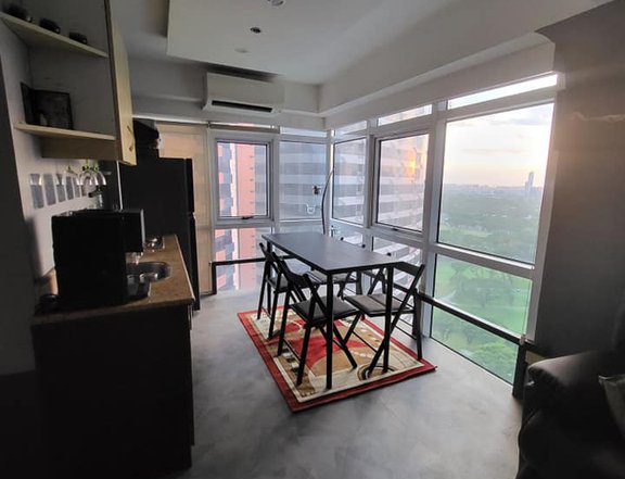 Furnished 2 Bedroom Loft Type Condo in Fort Victoria BGC, Taguig (Pets Allowed)