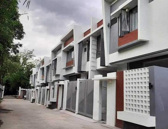 Townhouse for Sale in Edsa Munoz Area - EDSA Munoz Townhouse Pugad Lawin Quezon City