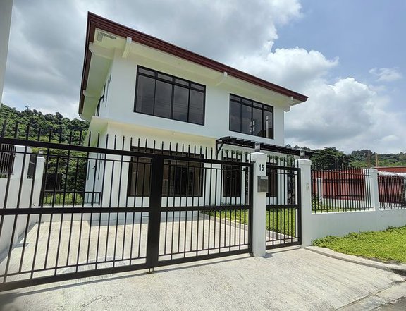 3 STOREY HOUSE AND LOT IN KINGSVILLE ROYALE ANTIPOLO