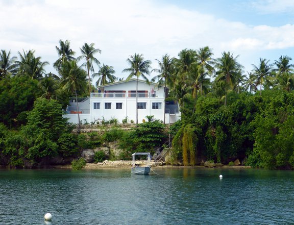 Resort build on two clean titled lots on the ocean