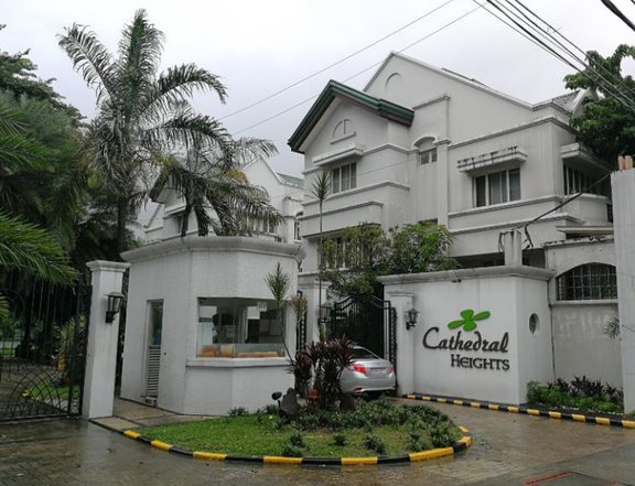 4 Storey Townhouse For Sale in New Manila Quezon City