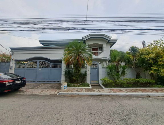 For Sale: 535 SQM Single Detached House with Pool & Garden in Project 8, Quezon City  708 SQM Lot