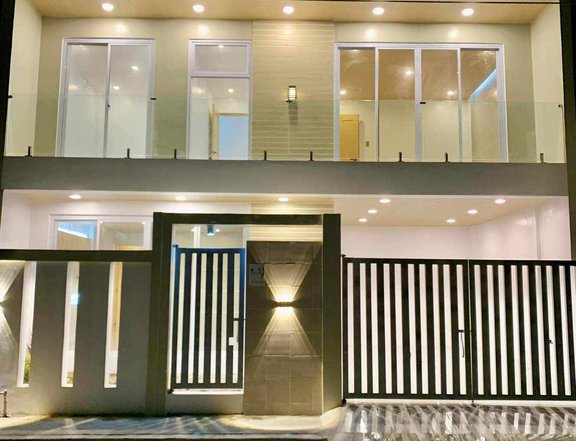5-bedroom Single Detached House For Sale in Pila Laguna